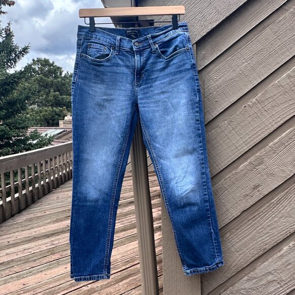 EUC Banana Republic Factory Girlfriend Cropped Mid-Rise Jean in Dark Wash - Picture 2 of 10